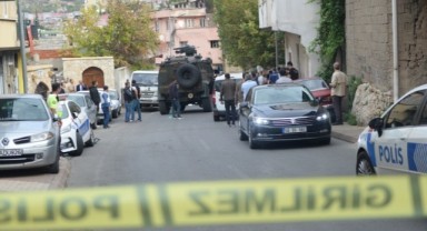 Sokak ortasında cinayet! Öldürdüğü adamın başında polisi bekledi