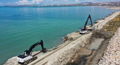 Van Gölü’nden 880 bin metreküp dip çamuru çıkarıldı!