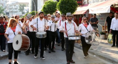 19 Mayıs'ın 104. yılında Narlıdere tek yürek oldu