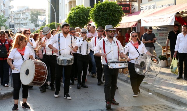 19 Mayıs'ın 104. yılında Narlıdere tek yürek oldu