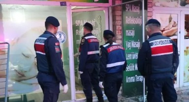 2 şehirde fuhuş operasyonu: 8 gözaltı