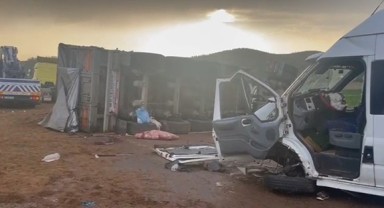 5 aracın karıştığı kazada ortalık savaş alanına döndü: 2 ölü, 20 yaralı