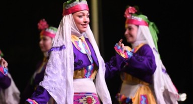 Bornova'da 2. Halk Dansları Festivali