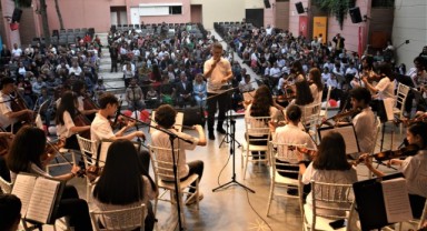 Bornova’nın çocukları 19 Mayıs için çaldı