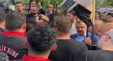 CHP İzmir, AK Parti önünde... Siyah çelenge polis engeli!