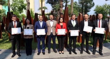 CHP İzmir milletvekilleri mazbatalarını törenle aldı!