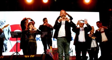 Çiğli 19 Mayıs’ı Ceylan Ertem Konseri ile kutladı