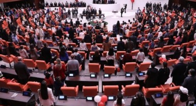 İki vekil daha hak etmediği maaşı iade etti