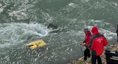 İzmir’den giden dalgıçlar Munzur Çayı’nda kaybolan 3 kişiyi arıyor