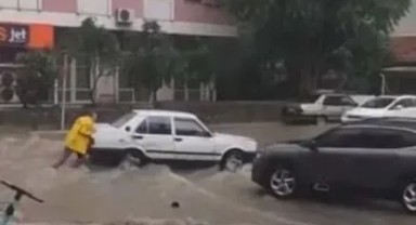 İzmir’i yine sağanak vurdu