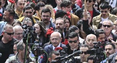 Kılıçdaroğlu ve gençlerden Anıtkabir’e ziyaret