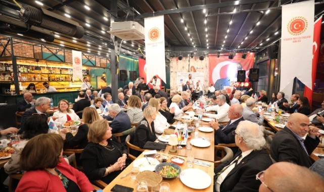 Narlıdere’de İzmir’e hizmet edenlere vefa gecesi