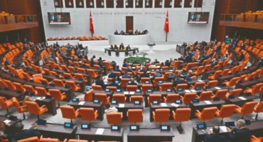 'AKP yeni anayasa için uzlaşı planı yapıyor, olmazsa referandum gündeme gelecek'