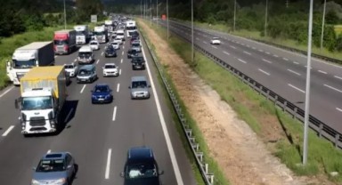 Anadolu Otoyolu'nda bayram trafiği: Ankara yönü yoğun, İstanbul yönü boş