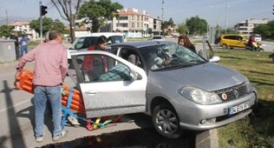 Aracın altında kalan bisikletli can verdi