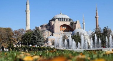 Ayasofya önündeki videosu tartışma yaratan Yunan turiste Türkiye'ye giriş yasağı
