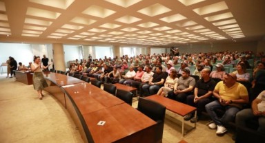 “Biz halkla ve çalışanlarıyla birlikte dimdik ayakta kalmayı başaran bir belediyeyiz”