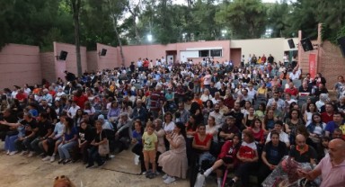 Bornovalı sanatseverler yağmura aldırmadı