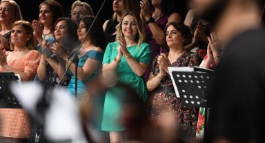 Bornovalılar türkülerle “Yaza merhaba” dedi