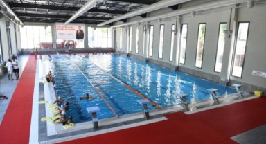 Çamdibi Yarı Olimpik Yüzme Havuzu çocukların vazgeçilmezi oldu