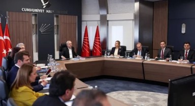 CHP’de yeni MYK ilk toplantısını yaptı, Erdoğan’a çok sert “Mehmet Şimşek” eleştirisi