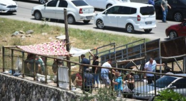 İzmir'de kesim yeri karşısında kaçak kesim