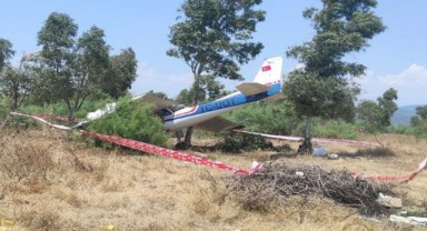 İzmir'de özel bir uçak araziye düştü