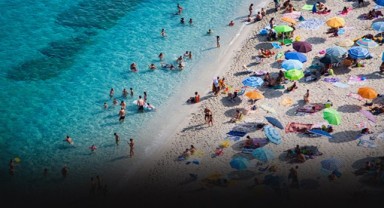 İzmirliler plajlara akın ediyor! Sıcaklık mevsim normalinde hava ise az bulutlu olacak