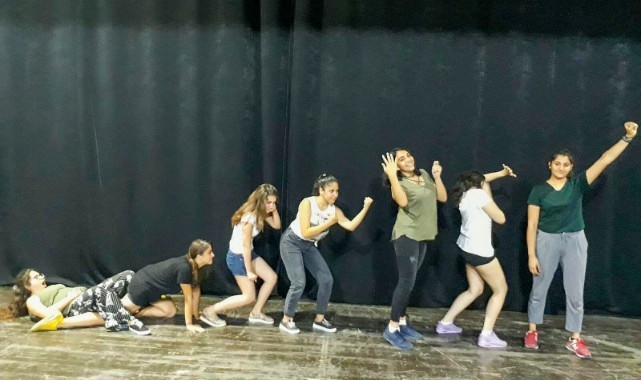 Karşıyaka Belediye Tiyatrosu yaz kursu kayıtları başladı!