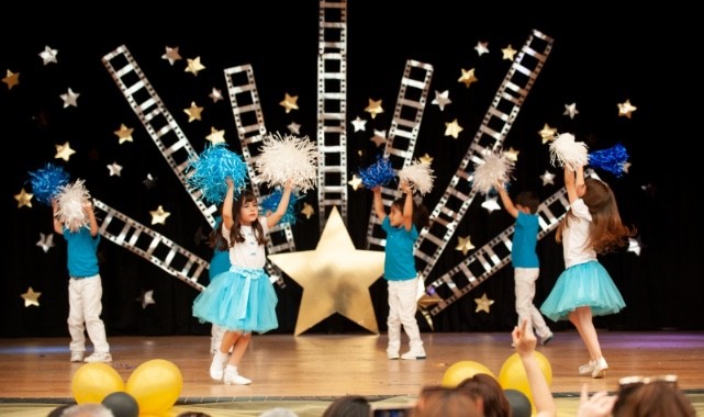 Karşıyakalı miniklerin ilk mezuniyet sevinci