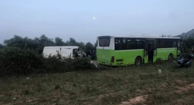 Minibüs ile belediye otobüsü çarpıştı: 3 ölü, 10 yaralı