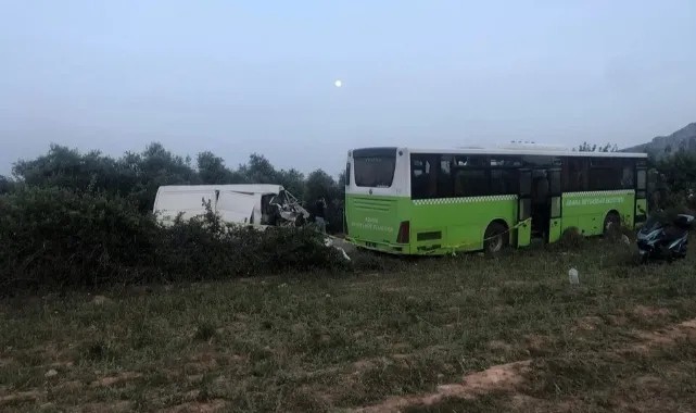 Minibüs ile belediye otobüsü çarpıştı: 3 ölü, 10 yaralı