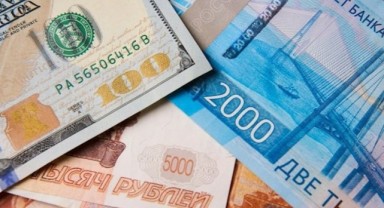Rus rublesi 15 ayın dibini gördü