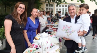 Sanata ilk adımlarını Bornova Belediyesi’nin desteğiyle attılar