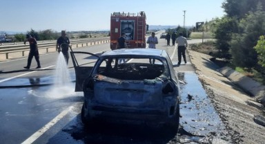 Seyir halindeyken yanan araç kullanılamaz hale geldi