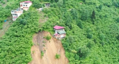 Trabzon'da heyelan: 3 ev boşaltıldı