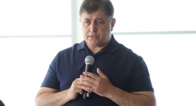 Başkan Tugay isyan etti: 'Benim sizin yarışınıza bir dahlim yok'