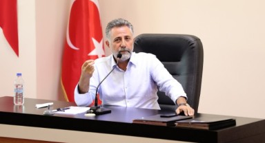 Bayraklı Meclisi'nde logo krizi!