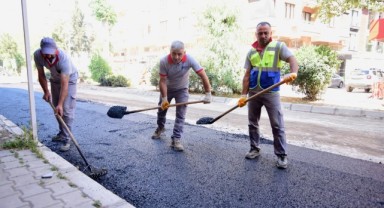 Bornova’da asfalt serimleri devam ediyor