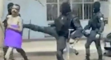 Hırsızları soyup sokakta “utanç yürüyüşü” yaptırdılar