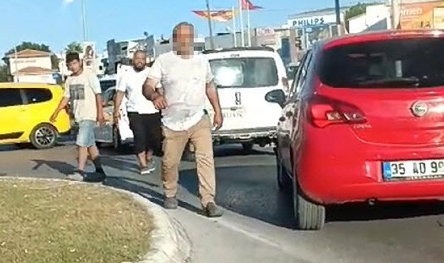 İzmir trafiğinde maganda terörü!
