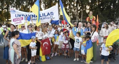 Kuşadası’nda sokak festivali başladı!