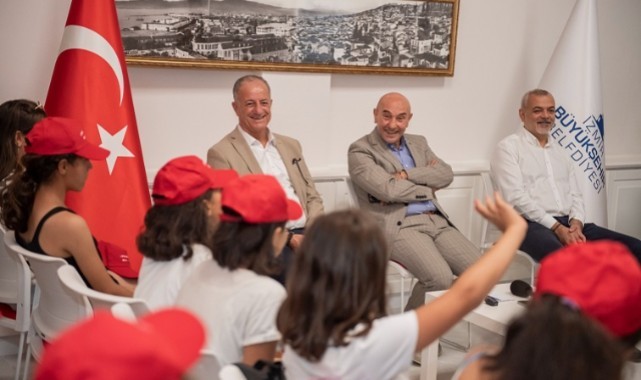 Adıyamanlı depremzede çocuklardan Başkan Soyer'e teşekkür