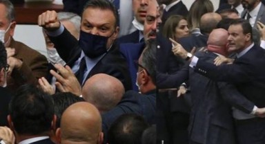 AK Partili Alpay Özalan'ın sosyal medya danışmanı istifa etti