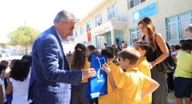 Bu Yıl da Kırtasiye Malzemesi Güzelbahçe Belediyesi’nden
