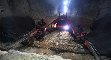 Buca Onat Tüneli yolu yarıladı