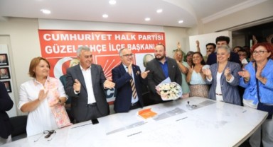 CHP Güzelbahçe’de bayrak değişimi