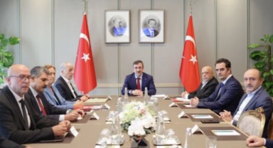 Cumhurbaşkanı Yardımcısı Yılmaz Türk-İş, Hak-İş ve DİSK'le görüştü