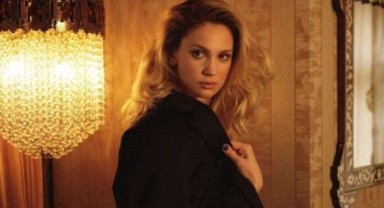 Farah Zeynep Abdullah'a En İyi Kadın Oyuncu ödülü!