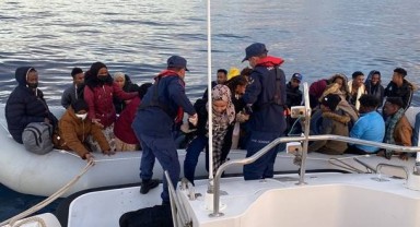 İzmir açıklarında 67 düzensiz göçmen kurtarıldı